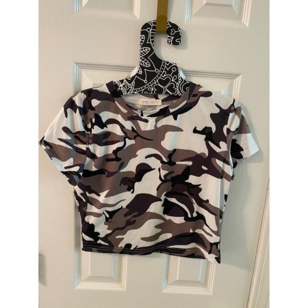 ROMWE Gray and Black Camo Crop Top Women's Size M